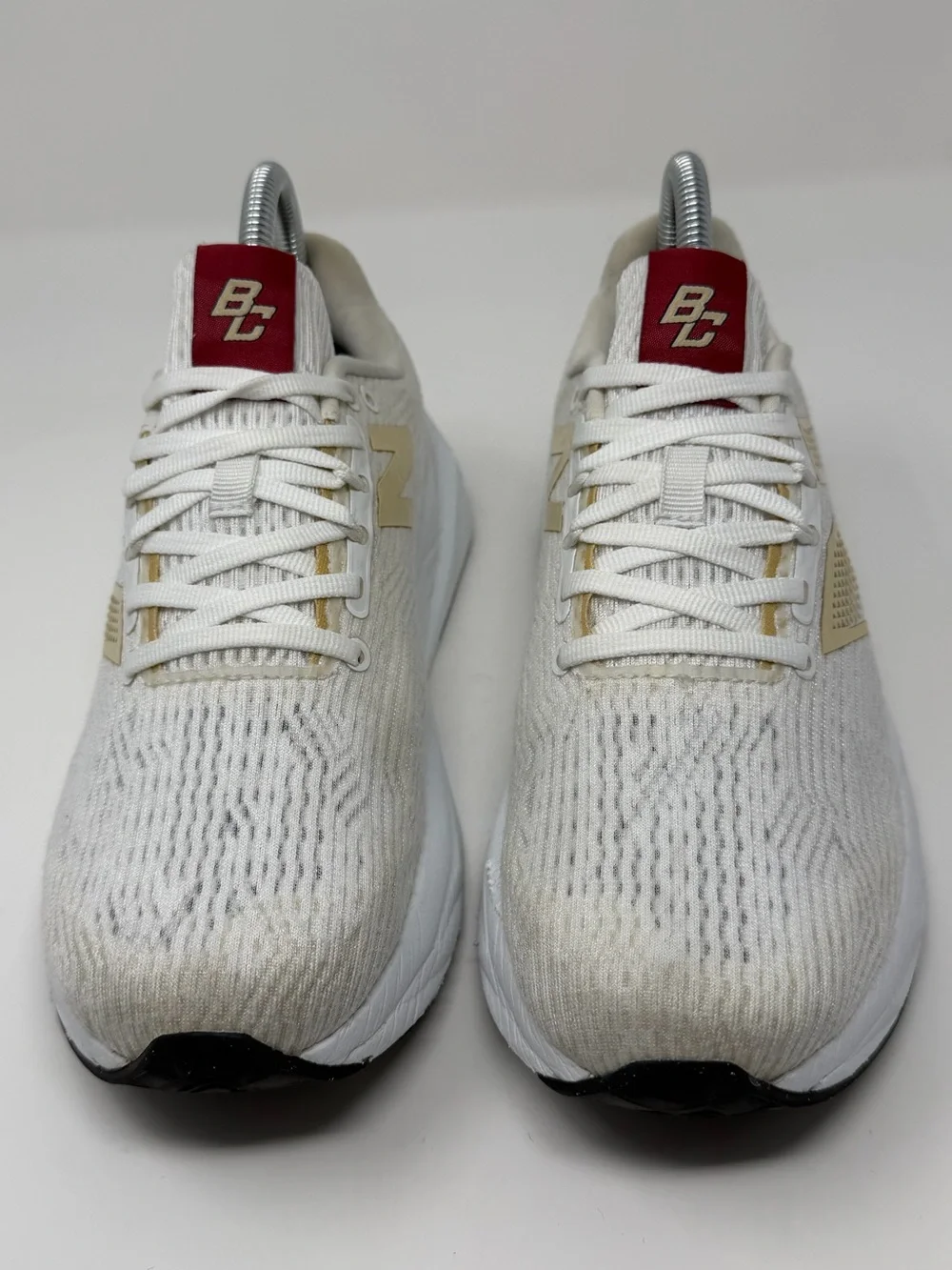 Women’s New Balance Cream & Gold Running Sneakers Boston college sz. 7.5